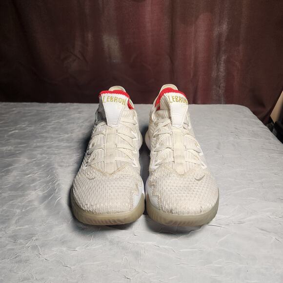 Nike LeBron 16 XVI Shoes Sneakers Mens Size 9 White CI2668-100 Streetwear